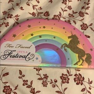 Too faced life’s a festival palette